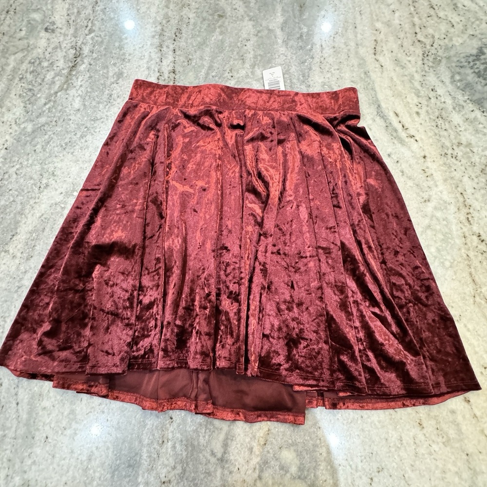 NWT Torrid Size 1X (14/16) Burgundy Maroon Velvet Skirt Pleated Flare Holiday